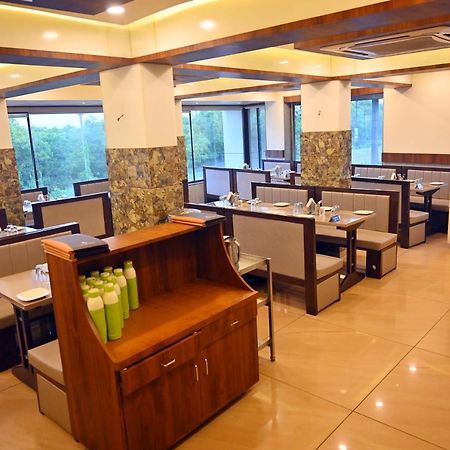 Hotel Aaram Umargām Esterno foto