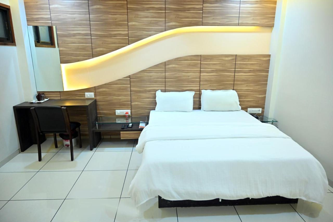 Hotel Aaram Umargām Esterno foto