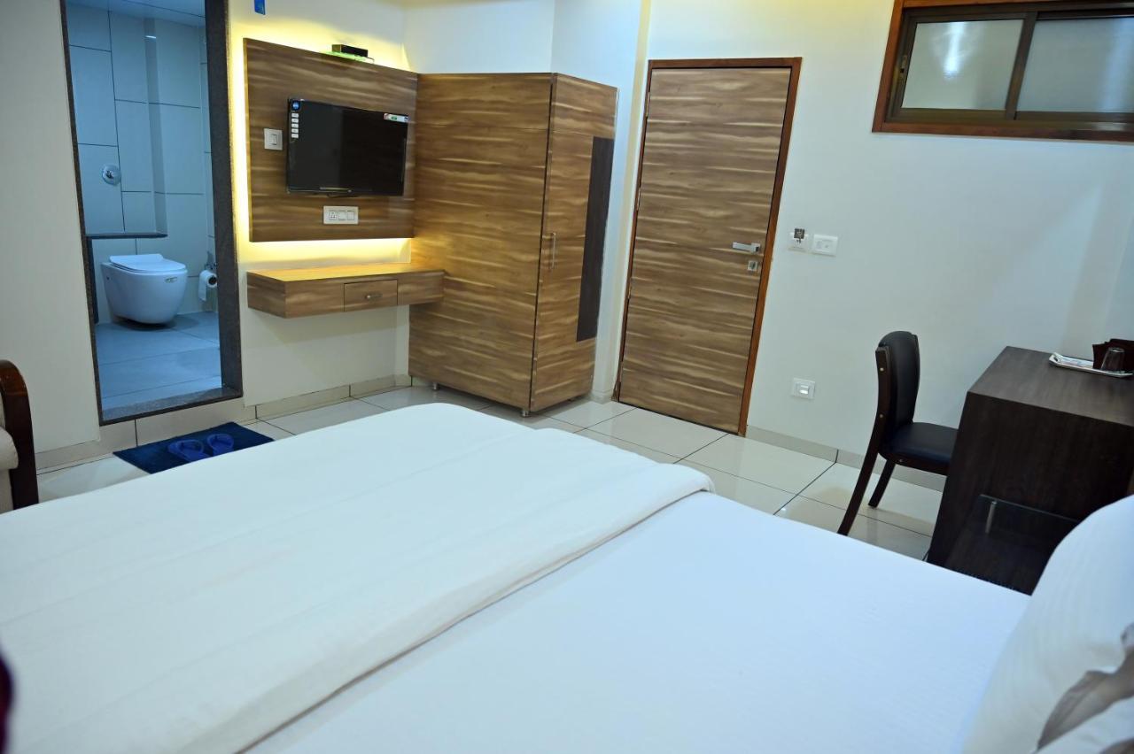 Hotel Aaram Umargām Esterno foto