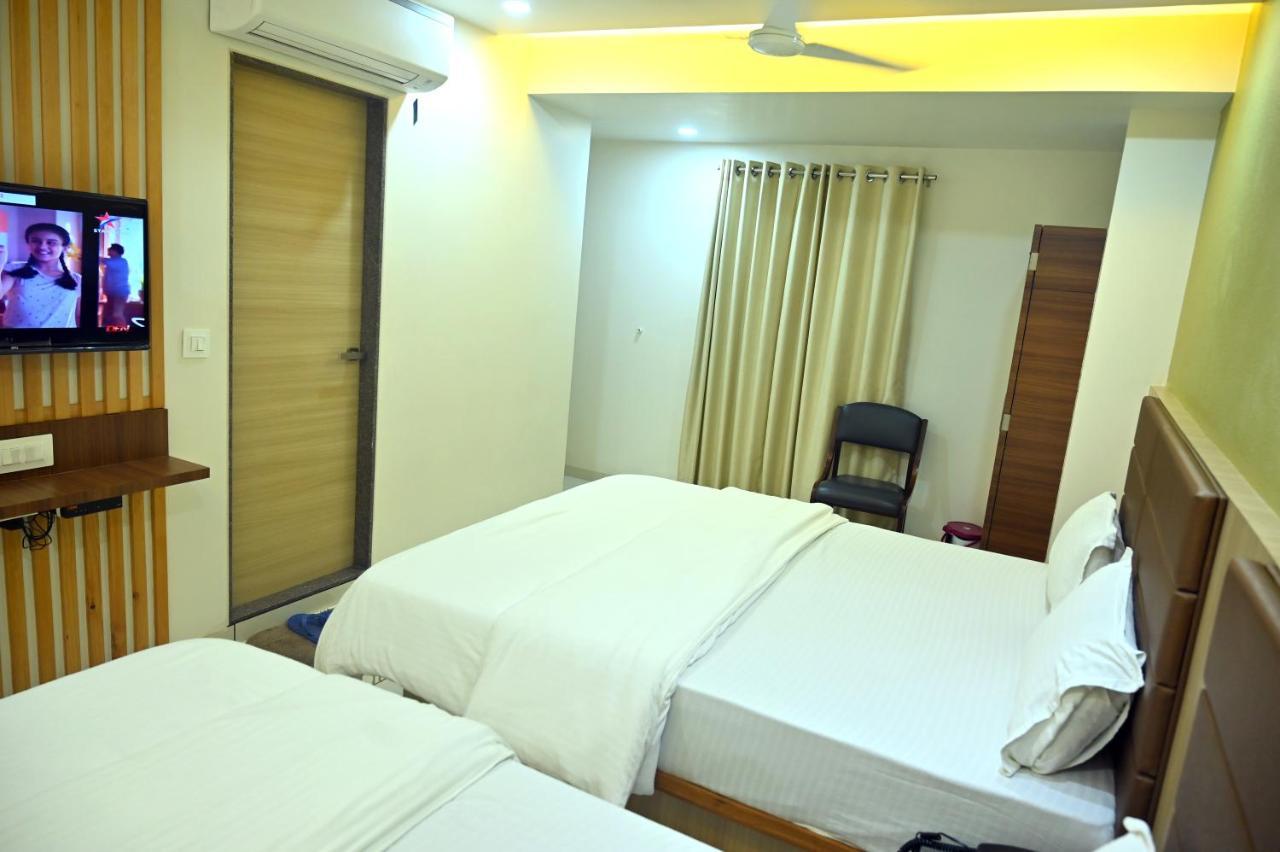 Hotel Aaram Umargām Esterno foto