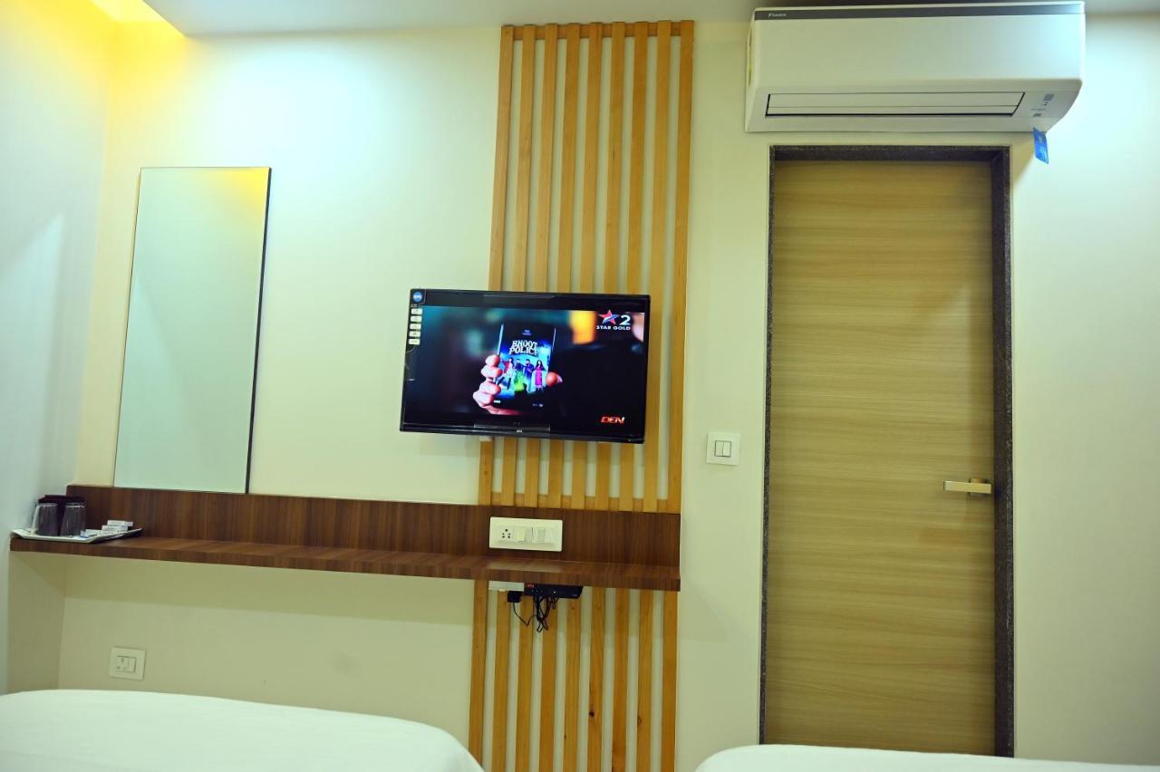 Hotel Aaram Umargām Esterno foto