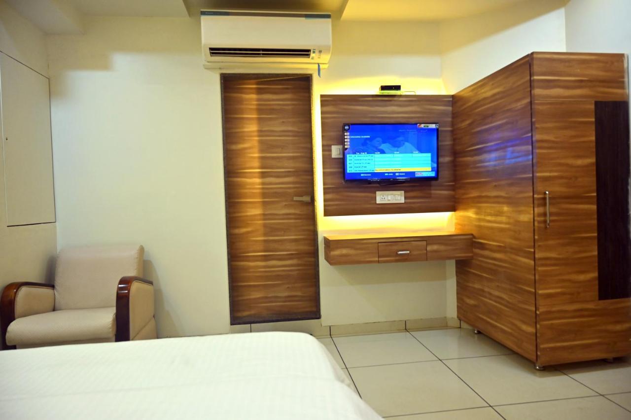 Hotel Aaram Umargām Esterno foto