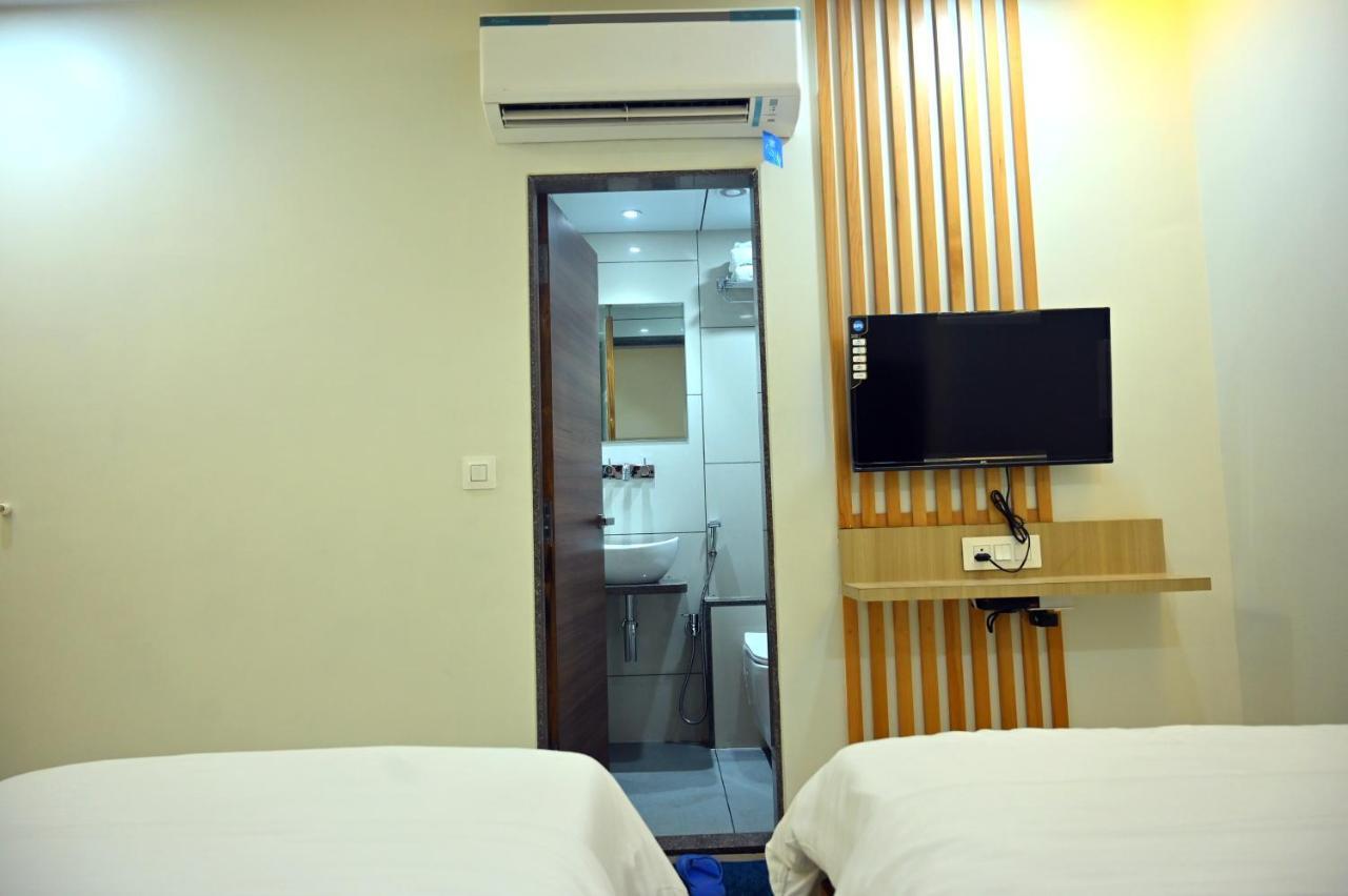 Hotel Aaram Umargām Esterno foto