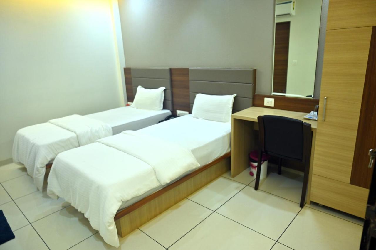 Hotel Aaram Umargām Esterno foto